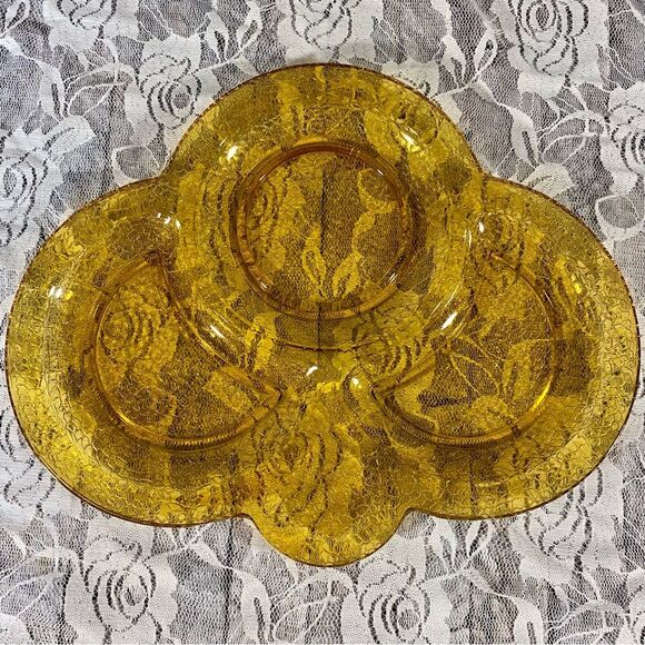 L.E.Smith Vintage Amber Crackle Cloverleaf Glass Snack Plates - Picture 2 of 5